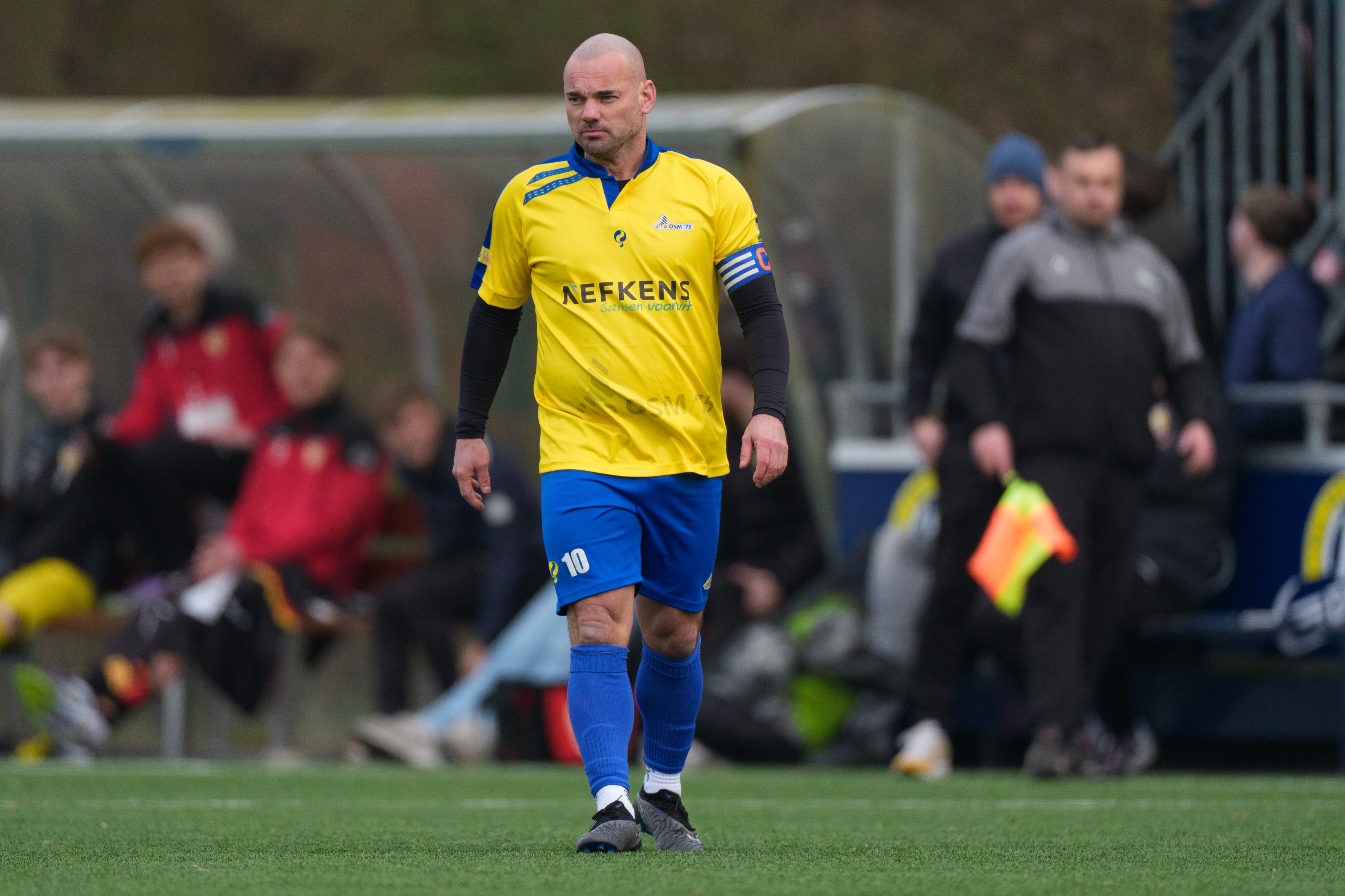 九游体育在线-斯内德在荷兰业余球队复出并替补出场20分钟：我度过了美好的时光