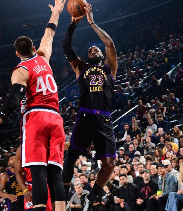 九游体育下载-东契奇浪投祖巴茨统治内线，快船击败湖人，雷霆状元签没了