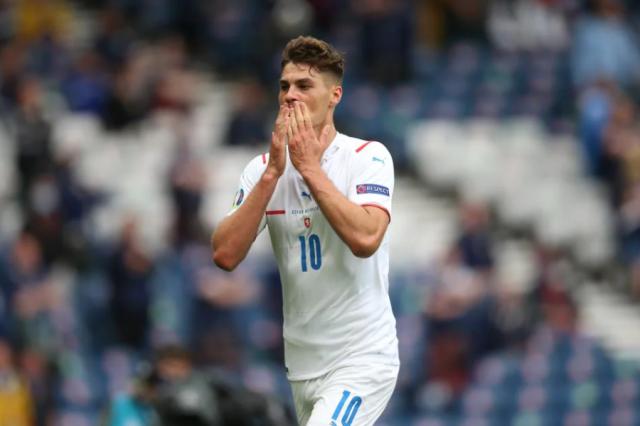 九游体育下载-希克：上半场就觉得可以吊门 队友：最佳进球就它了